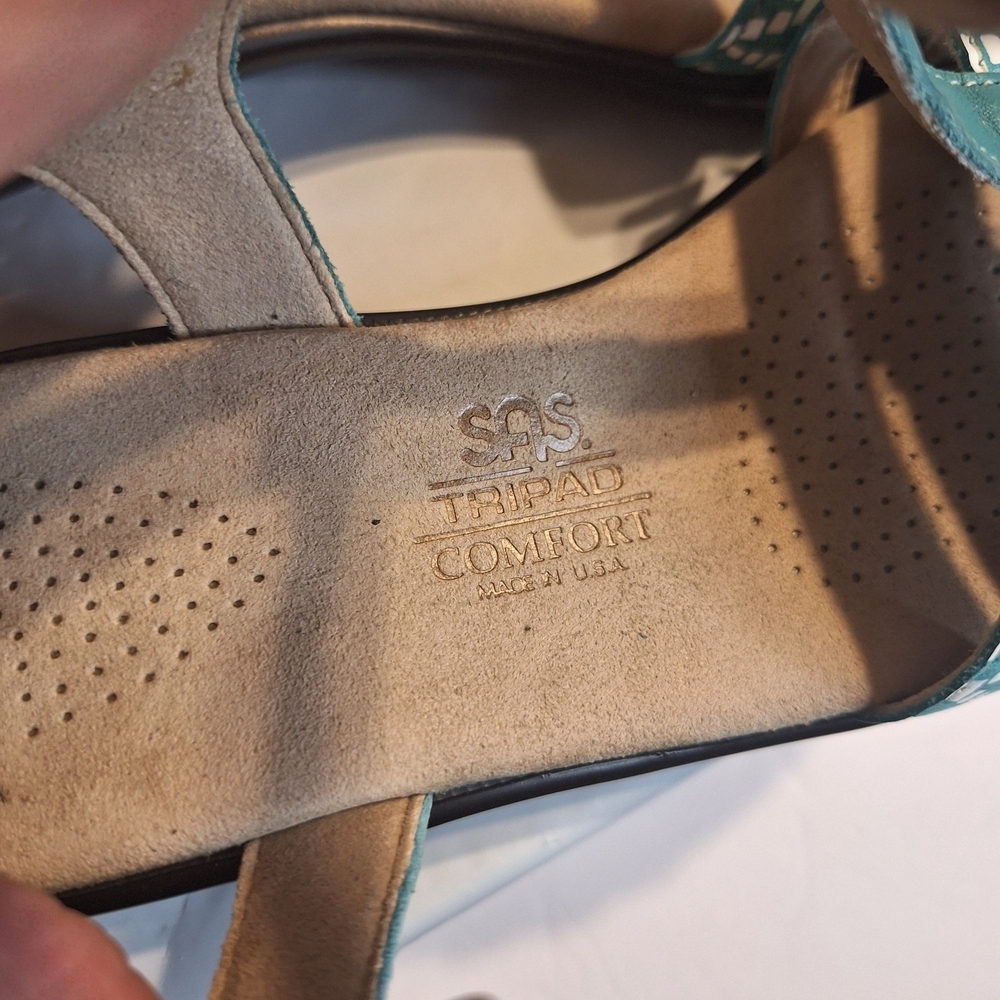 SAS Capri Teal Strappy T‑Bar Sandals with Patterned Accent. Size 7 M - Picture 7 of 10